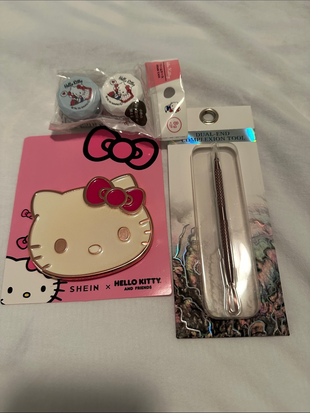 Hello Kitty Pink & Cream mirror complexion tool